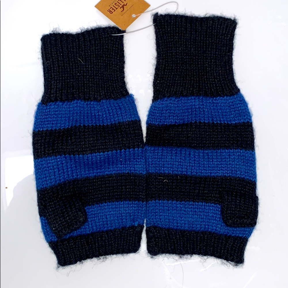 Mittens - Picture 2 of 4